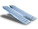2 rampe din aluminiu cu o lungime de 2500 mm pentru mașină fără greutate sau pe șenile, cu o capacitate de încărcare de 3000 kg.